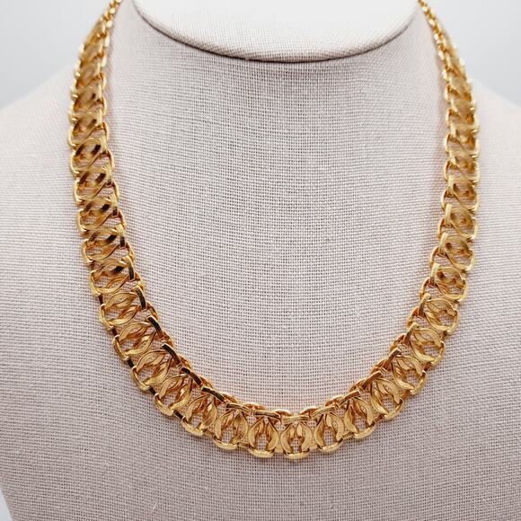 Vintage Trifari Interlocking Choker Necklace Gold Tone Link Collar – 18" Jewelry - Picture 1 of 11